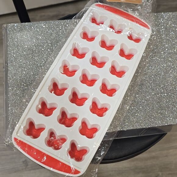 Dolly Parton Butterfly Ice Cube Tray - Picture 6 of 7